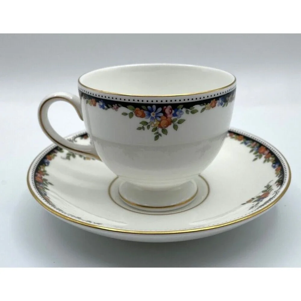 Wedgwood Osborne 5 Piece Place Setting MINT Condition Bone China England